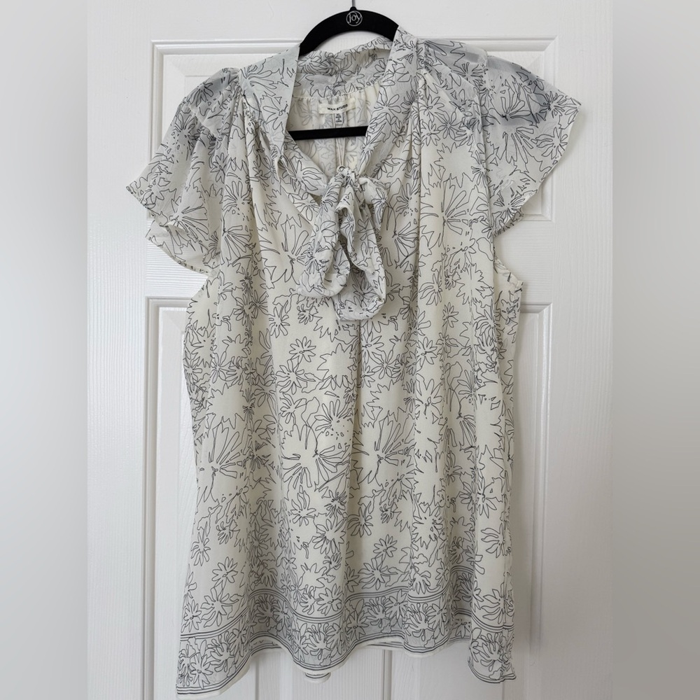 Max Studio NWT off white with black floral print size XL tie front blouse.